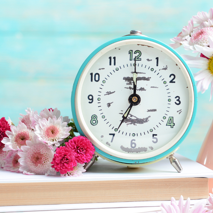 Incorporating Vases and Clocks into Your Home and Garden Decor