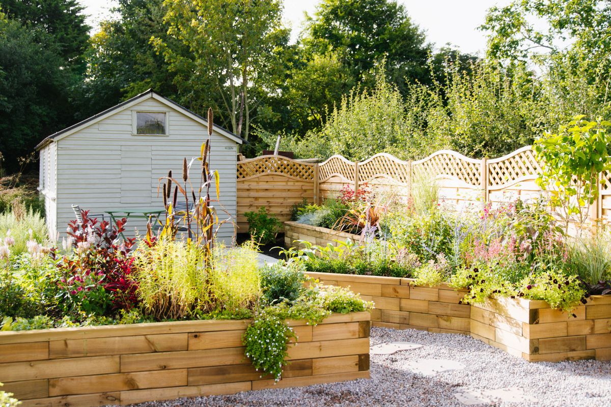 Make The Most Of Your Garden’s Borders And Edges