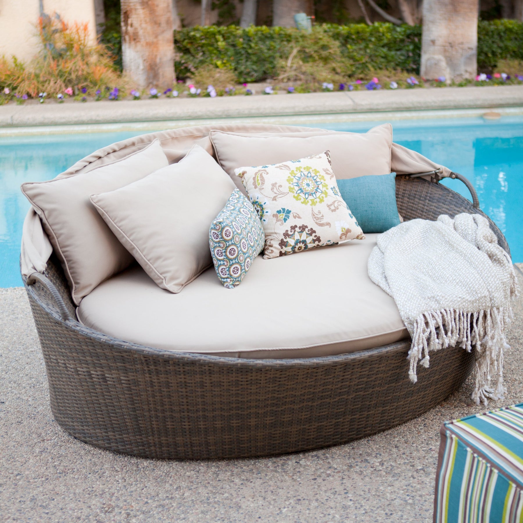 Luxury Daybeds